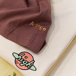 Welcome Artage 🪡⁠
⁠
Brodé à Montpellier sur des tee shirt en coton biologique les produits Artage sont uniques et originaux.⁠
⁠
#artage #montpellier #broderie #frenchbrand #teeshirt #majesticshop #easystyle #sushiembroidery #embroidery